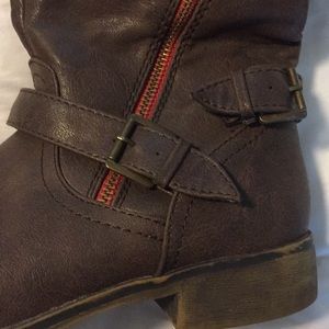 Brown distressed women's boots